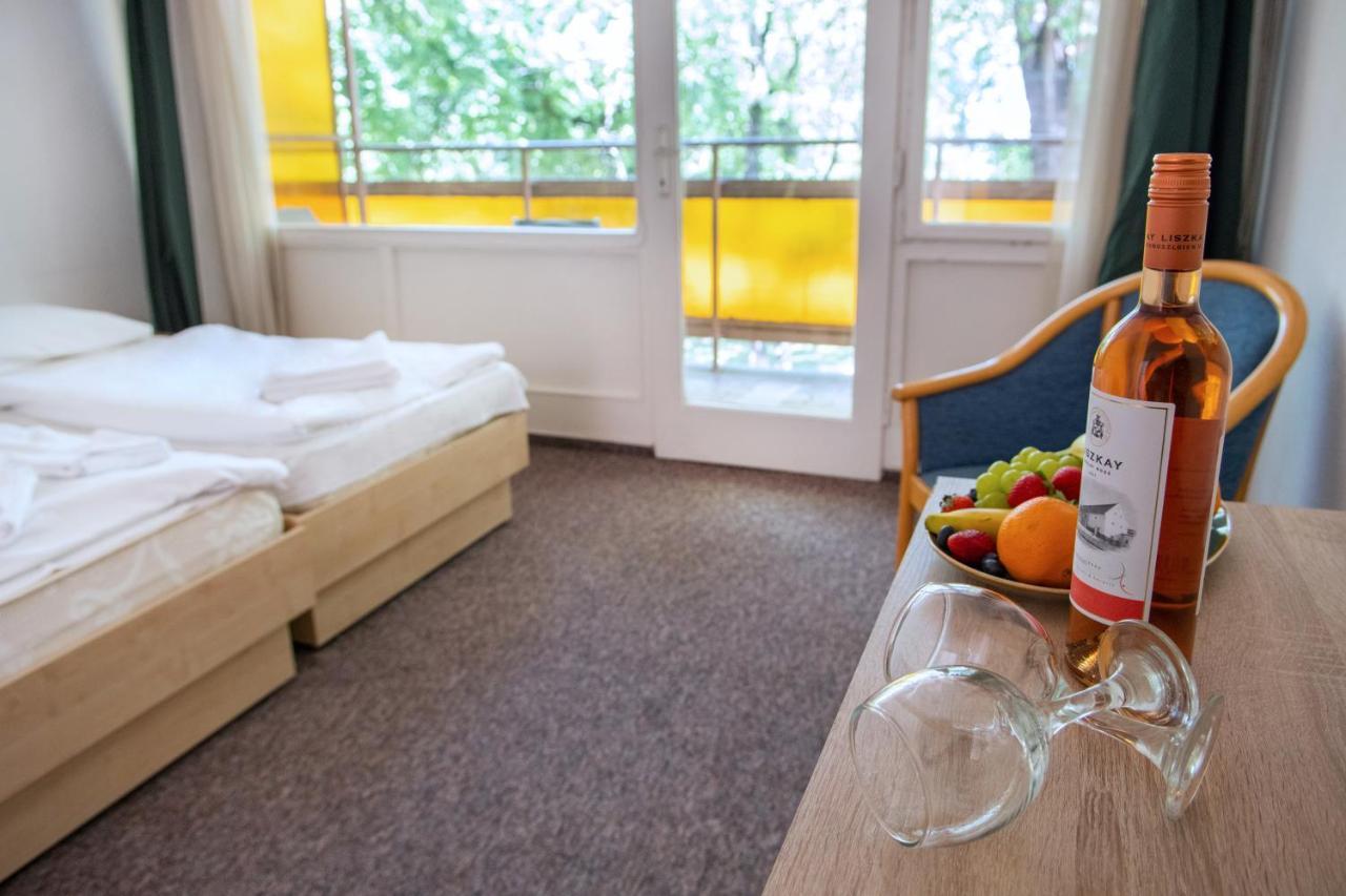 Ce Napfeny Hotel Шиофок Экстерьер фото