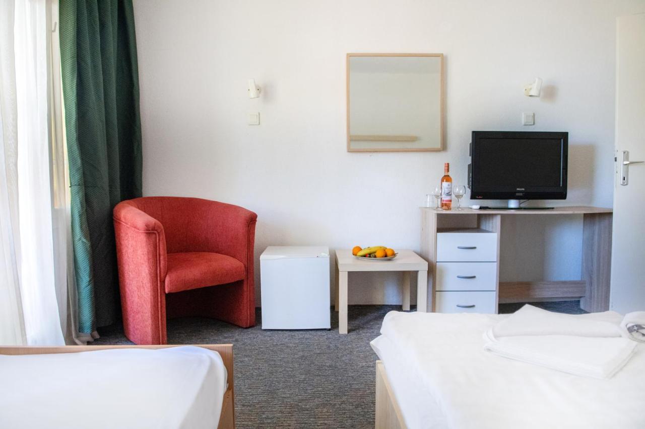 Ce Napfeny Hotel Шиофок Экстерьер фото