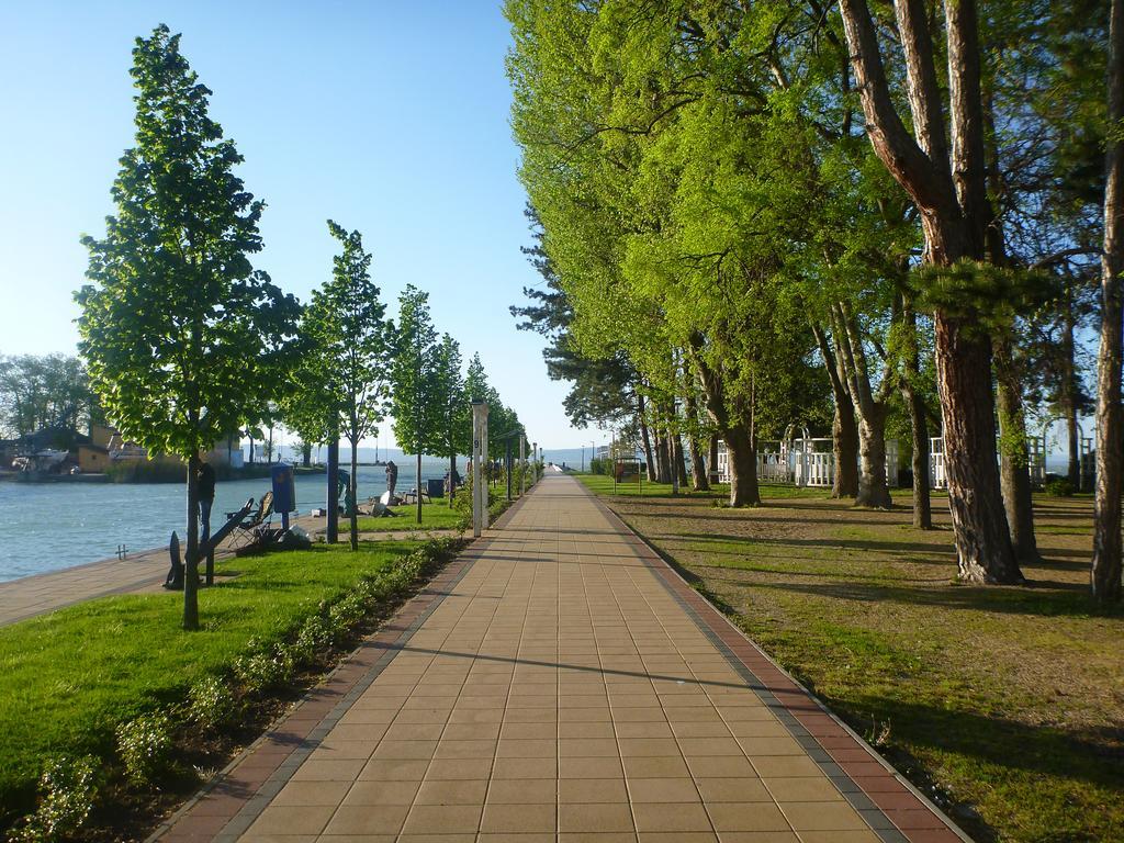 Ce Napfeny Hotel Шиофок Экстерьер фото